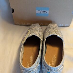 Never worn Tim’s silver lace glitz espadrille